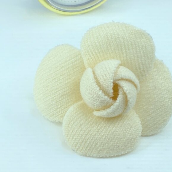 Authentic Chanel Cosage Camellia cloth white cremey ladies brooch 3 1/8" GS172 - Picture 2 of 8